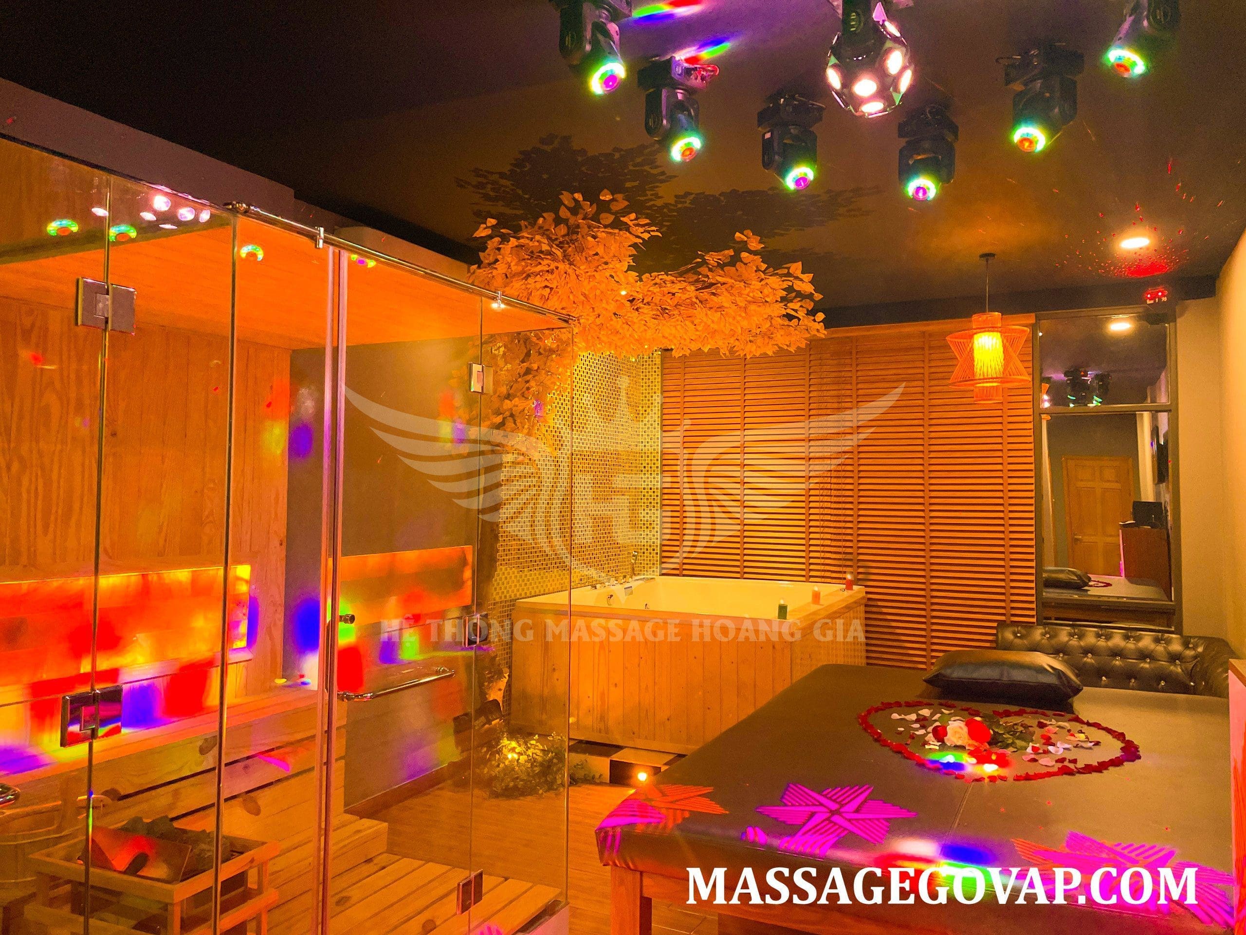 Massage Hoàng Gia